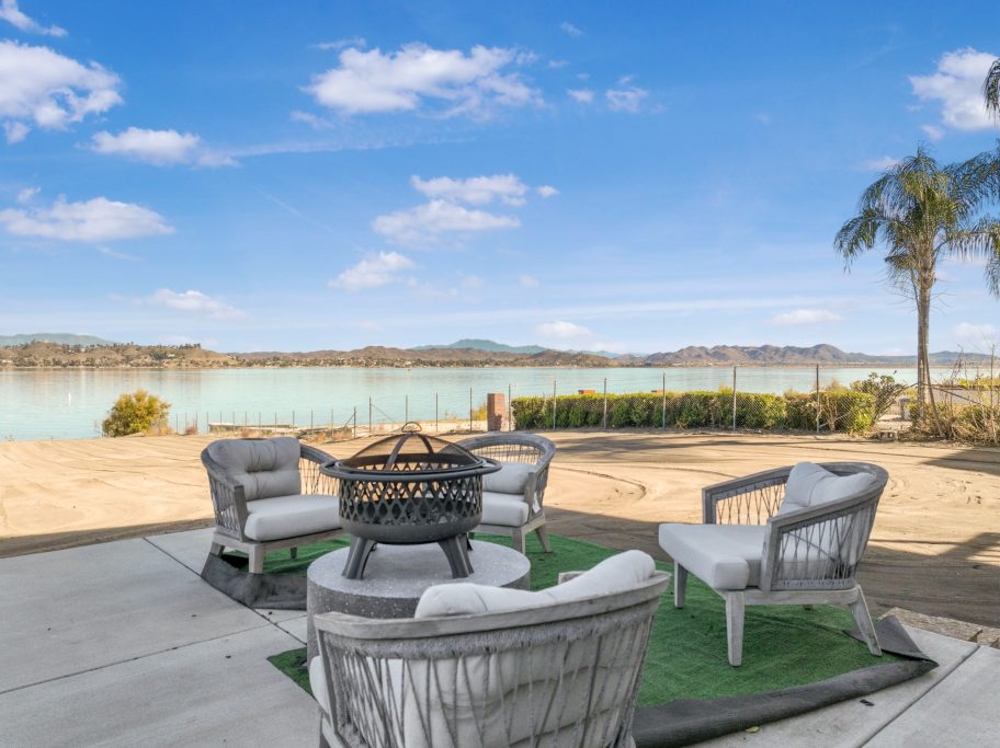 Scenic Lakefront Getaways